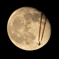 As the U.S., China and other nations target the moon, the need to establish rules to avoid conflict is becoming more urgent. | AFP-JIJI