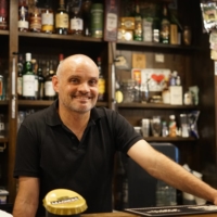 Will Ryan, seen at his pub in Tokyo, launched Japan Hospitality Consultants as a way to help non-Japanese navigate the bureaucracy in opening their own business in Japan. | HANAE TAKAHASHI
