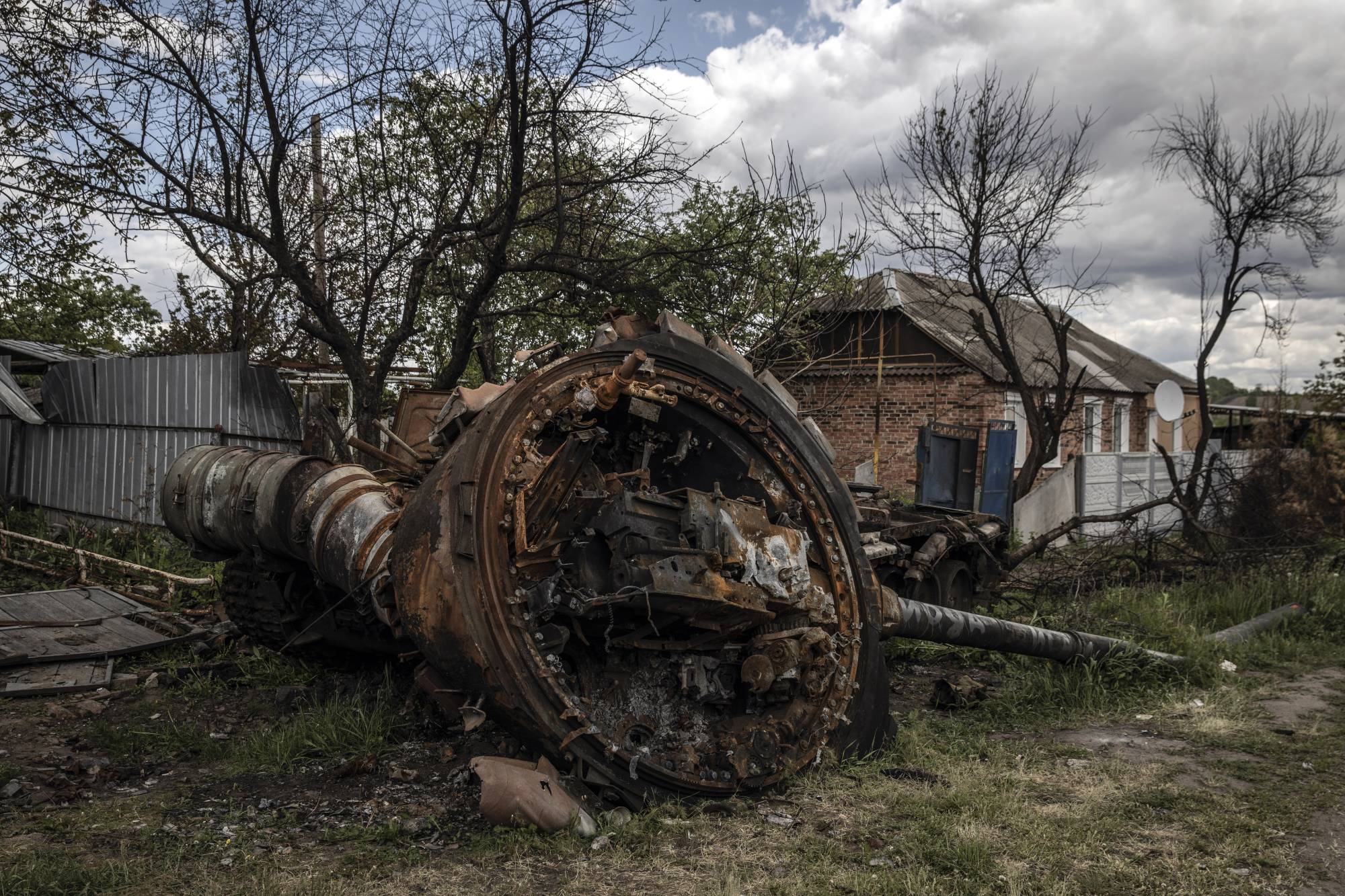 A destroyed Russian tank in Malaya Rohan, a village outside Kharkiv, Ukraine, on Tuesday. Analysts say that as Ukrainian units reach near the Russian border north of Kharkiv, Moscow does not have enough units to accomplish the goals it had a few weeks ago | Finbarr O'Reilly / The New York Times