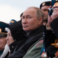 Russian President Vladimir Putin watches a military parade in Moscow on May 9. Washington believes that Putin’s strategic goals have probably not changed, and his decision in late March to refocus forces on Donbas is only a temporary shift to regain initiative. | SPUTNIK / POOL / VIA REUTERS