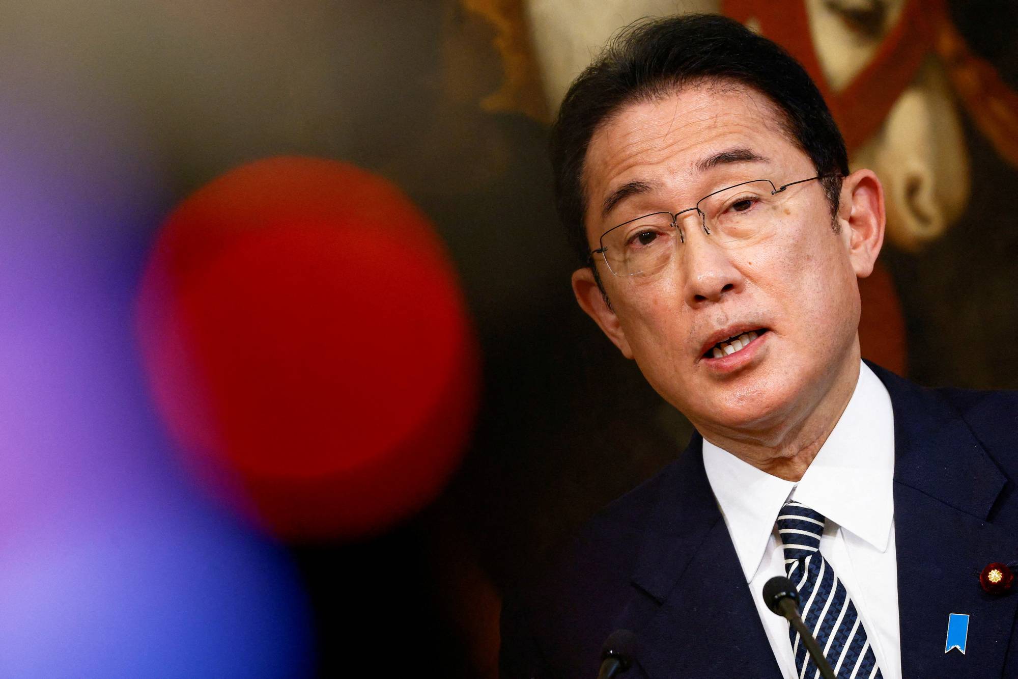 The approval rating for Prime Minister Fumio Kishida's Cabinet has risen to 61.5%, the highest since he took office in October last year, a survey showed Sunday. | REUTERS