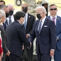 Foreign Minister Yoshimasa Hayashi welcomes U.S. President Joe Biden at the U.S. military\'s Yokota Air Base in Tokyo on Sunday. | KYODO