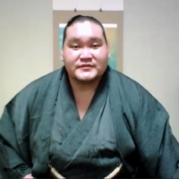 Yokozuna Terunofuji speaks during a news conference on Monday. Terunofuji won the Summer Grand Sumo Tournament on Sunday. | KYODO