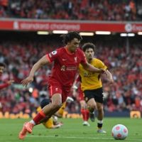 Liverpool\'s Trent Alexander-Arnold controls the ball during the club\'s match against Wolverhampton  at Anfield in Liverpool, England, on Sunday. | AFP-JIJI