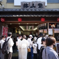Tourists at a souvenir shop in Kyoto in May | BLOOMBERG
