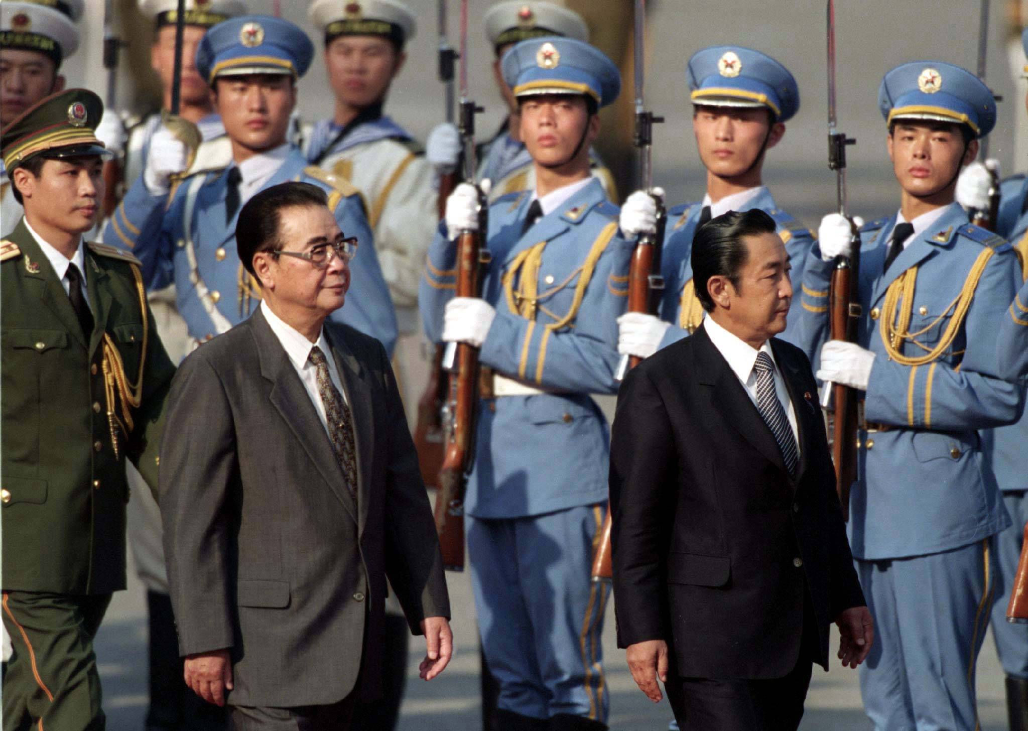 Then-Chinese Premier Li Peng (second from left) and then-Prime Minister Ryutaro Hashimoto in Tiananmen Square in September 1997. Hashimoto spent four days in China as part of events marking the 25th anniversary of the restoration of diplomatic ties between Tokyo and Beijing. | Reuters