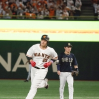Kazuma Okamoto rounds the bases after hitting a three-run home run against the Buffaloes at Tokyo Dome on Wednesday. | KYODO