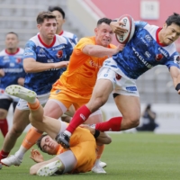 Brave Lupus Tokyo and Spears Funabashi Tokyo Bay contest the third-place playoff of League One\'s first division at Tokyo\'s Prince Chichibu Memorial Rugby Ground on Saturday. | KYODO