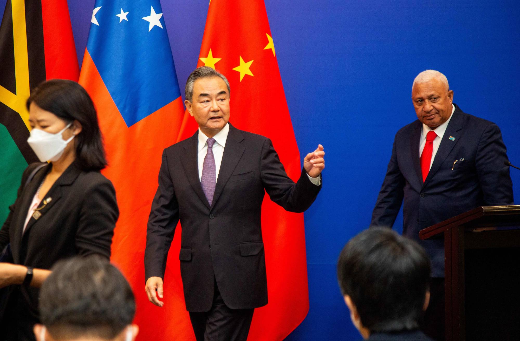 Chinese Foreign Minister Wang Yi (center) leaves a joint press conference with Fijian Prime Minister Frank Bainimarama (right) in Suva, Fiji, on Monday. |  AFP-JIJI