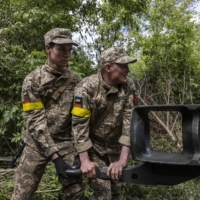 Ukrainian servicemen use American-made weaponry in the Donetsk region of Ukraine in May. U.S. President Joe Biden said on Tuesday that the United States would send Ukraine advanced rocket systems and munitions that would enable it to more precisely target Russian military assets inside its borders. | IVOR PRICKETT / THE NEW YORK TIMES