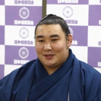 Oshoma discusses his promotion to jūryō during a news conference at Ryogoku Kokugikan on May 25. | JAPAN SUMO ASSOCIATION