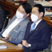 Foreign Minister Yoshimasa Hayashi (left) speaks with Prime Minister Fumio Kishida during an Upper House plenary session on Tuesday. | KYODO