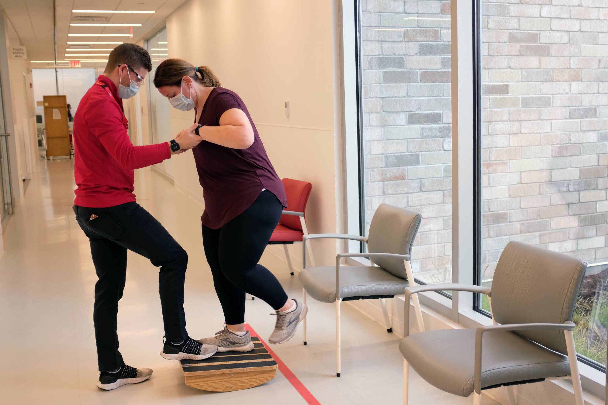 A long COVID patient during a physical therapy session in Burr Ridge, Illinois, in October 2021 | Alex Wroblewski / The New York Times