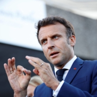 French President Emmanuel Macron spoke with Prime Minister Fumio Kishida on Wednesday. | AFP-JIJI