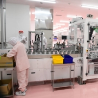 Shiseido’s new plant in Kurume, Fukuoka Prefecture, will produce midpriced lotions and other products for exports to Asia and for the domestic market. | NISHINIPPON SHIMBUN
