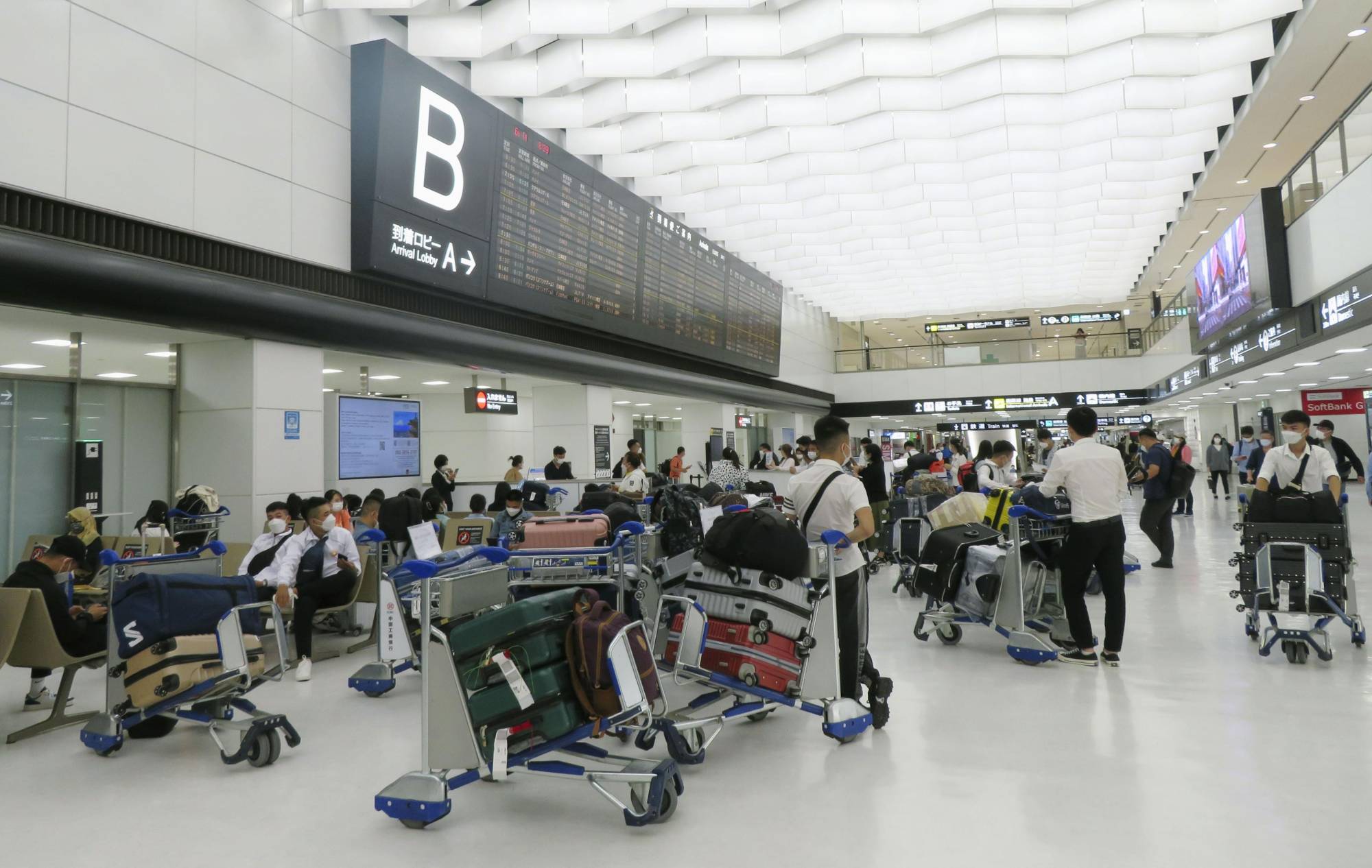 The arrival lobby at Narita Airport on Wednesday | KYODO