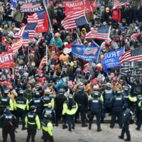 Trump supporters clash with police and security forces as they storm the U.S. Capitol in Washington on Jan. 6, 2021. A former leader of the Proud Boys and four other members of the far-right group were indicted on sedition charges on Monday in connection with the Jan. 6 assault on the U.S. Capitol. | AFP-JIJI