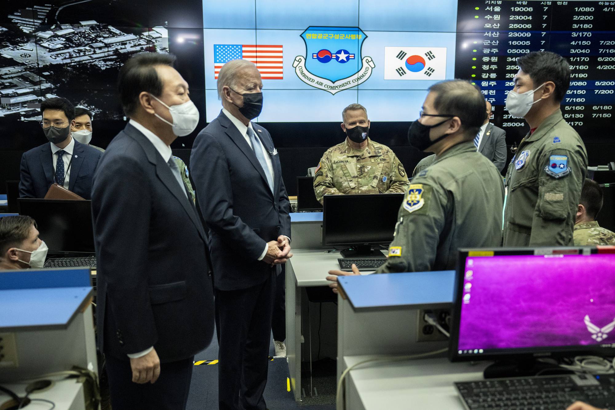 U.S. President Joe Biden and Yoon visit the Osan Air Base in Pyeongtaek, South Korea, on May 22. | DOUG MILLS / THE NEW YORK TIMES