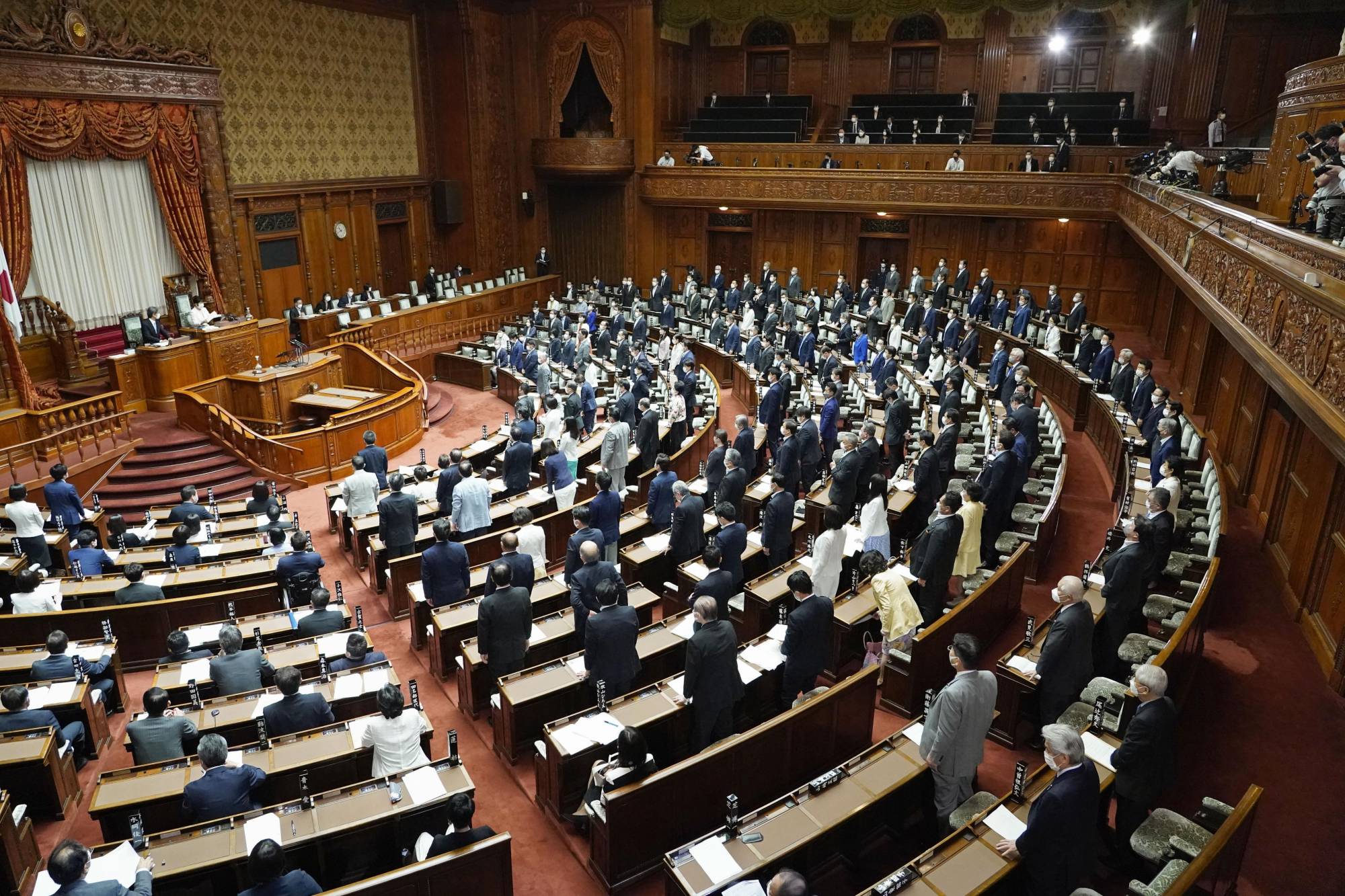 A bill to revise the Penal Code to introduce tougher penalties for online insults is passed at an Upper House plenary session Monday. | KYODO