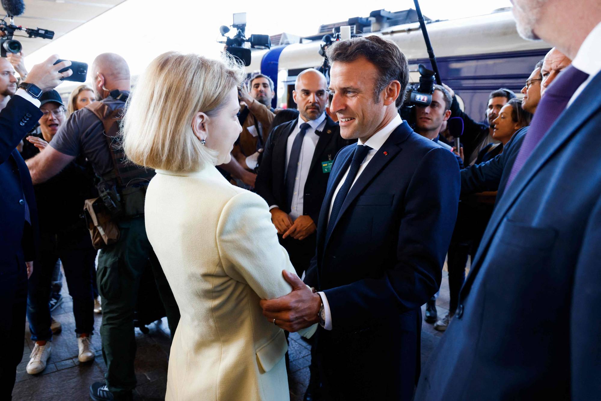 Ukrainian Deputy Prime Minister Iryna Vereshchuk welcomes Macron in Kyiv on Thursday. | Pool / via AFP-Jiji
