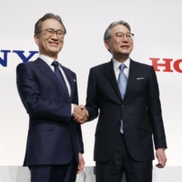 Kenichiro Yoshida (left), Sony Group\'s president, chairman and CEO, and Honda Motor President Toshihiro Mibe at a news conference in Tokyo in March | KYODO
