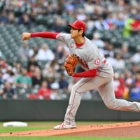 Angels starter Shohei Ohtani pitches against the Mariners in Seattle on Thursday. | USA TODAY / VIA REUTERS