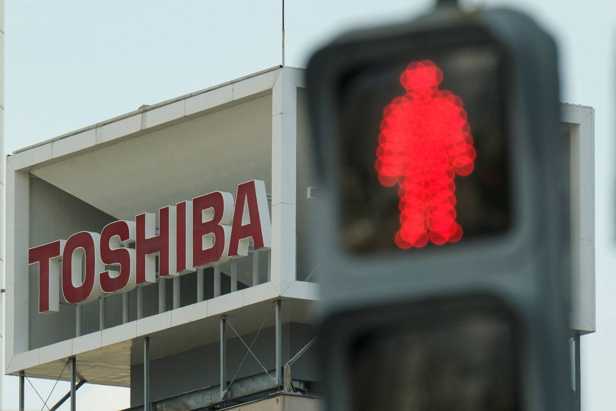 Toshiba shareholders endorsed two board directors from activist hedge fund investors at its annual general meeting on Tuesday. | AFP-JIJI