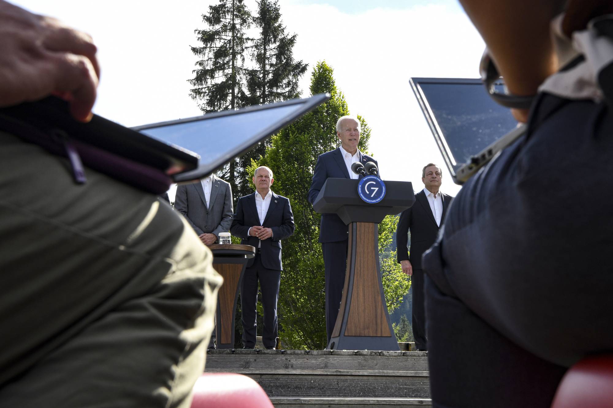 U.S. President Joe Biden delivers remarks during the 2022 Group of Seven summit in Krun, Germany, on Sunday. | KENNY HOLSTON / THE NEW YORK TIMES