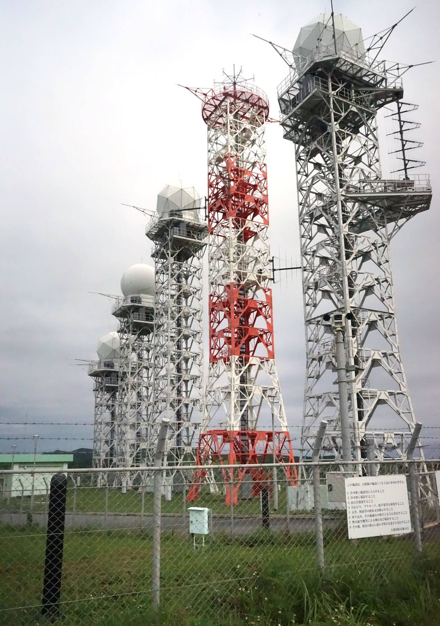 A Ground Self-Defense Force coastal surveillance team keeps an eye on suspicious ships and aircraft around the clock, using five surveillance radar antenna on the peak of Mount Inbi on Yonaguni Island. | Nishinippon Shimbun 