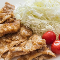 Slicing pork to just the right thickness will help keep it from toughening up too much. | MAKIKO ITOH
