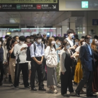 A largely masked crowd of commuters at Shibuya Station in Tokyo on June 21. No Japanese government authority has ever mandated masks or vaccinations or instituted lockdowns. Instead, Japan’s residents have largely evaded the worst ravages of COVID-19 by letting peer pressure do a lot of the work.



 | CHANG W. LEE / THE NEW YORK TIMES