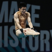 Rikuto Tamai competes during the men\'s 10-meter platform diving finals during the world championships in Budapest on Sunday. | AFP-JIJI