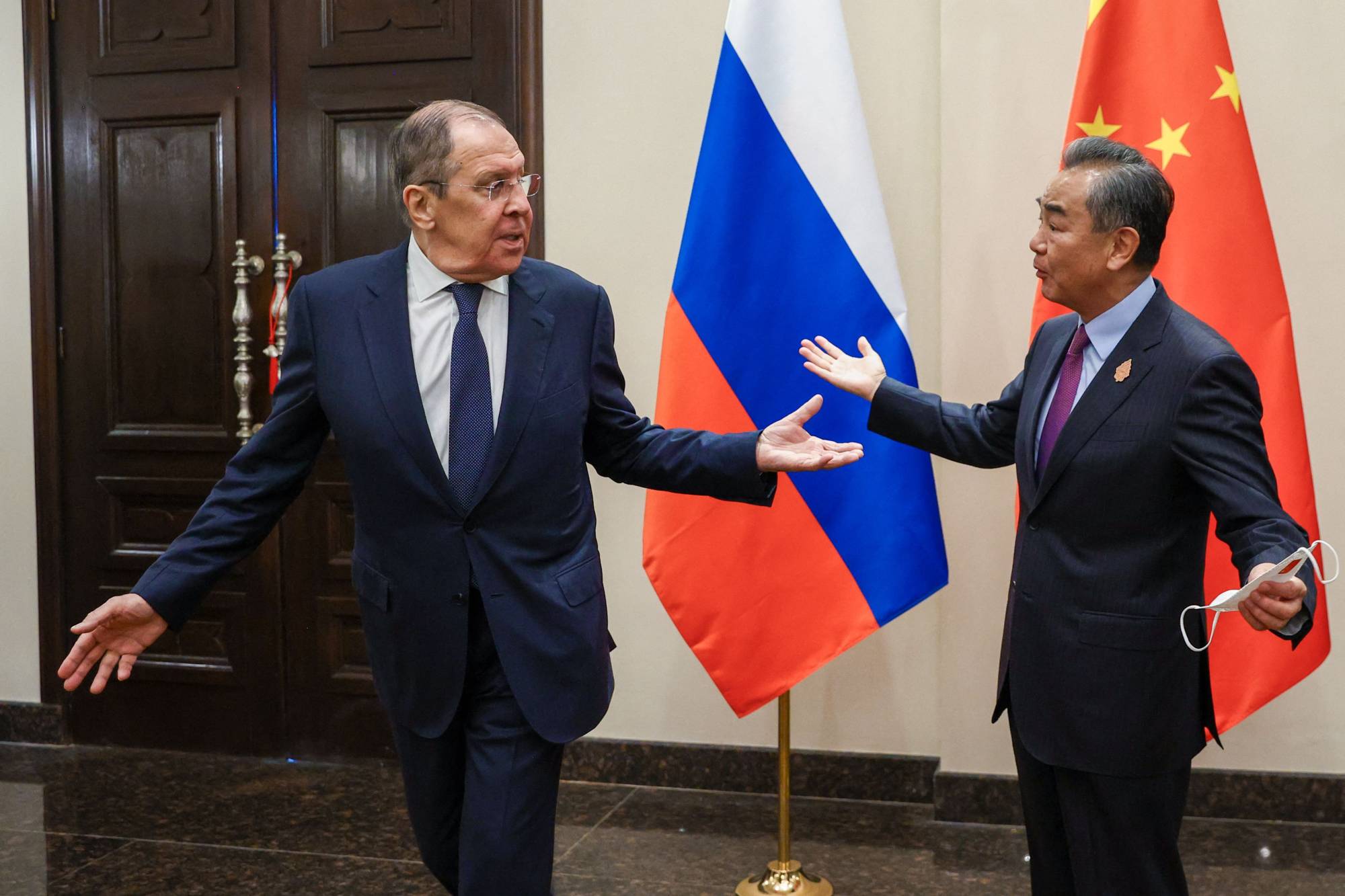 Russian Foreign Minister Sergey Lavrov (left) meets with his Chinese counterpart Wang Yi in Denpasar, Indonesia, on Thursday. | RUSSIAN FOREIGN MINISTRY / via AFP-Jiji
