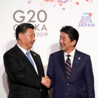 Former Prime Minister Shinzo Abe was able to bring Japan-China relations back from the abyss reached in 2012 after the nationalization of the Senkaku Islands.  | REUTERS