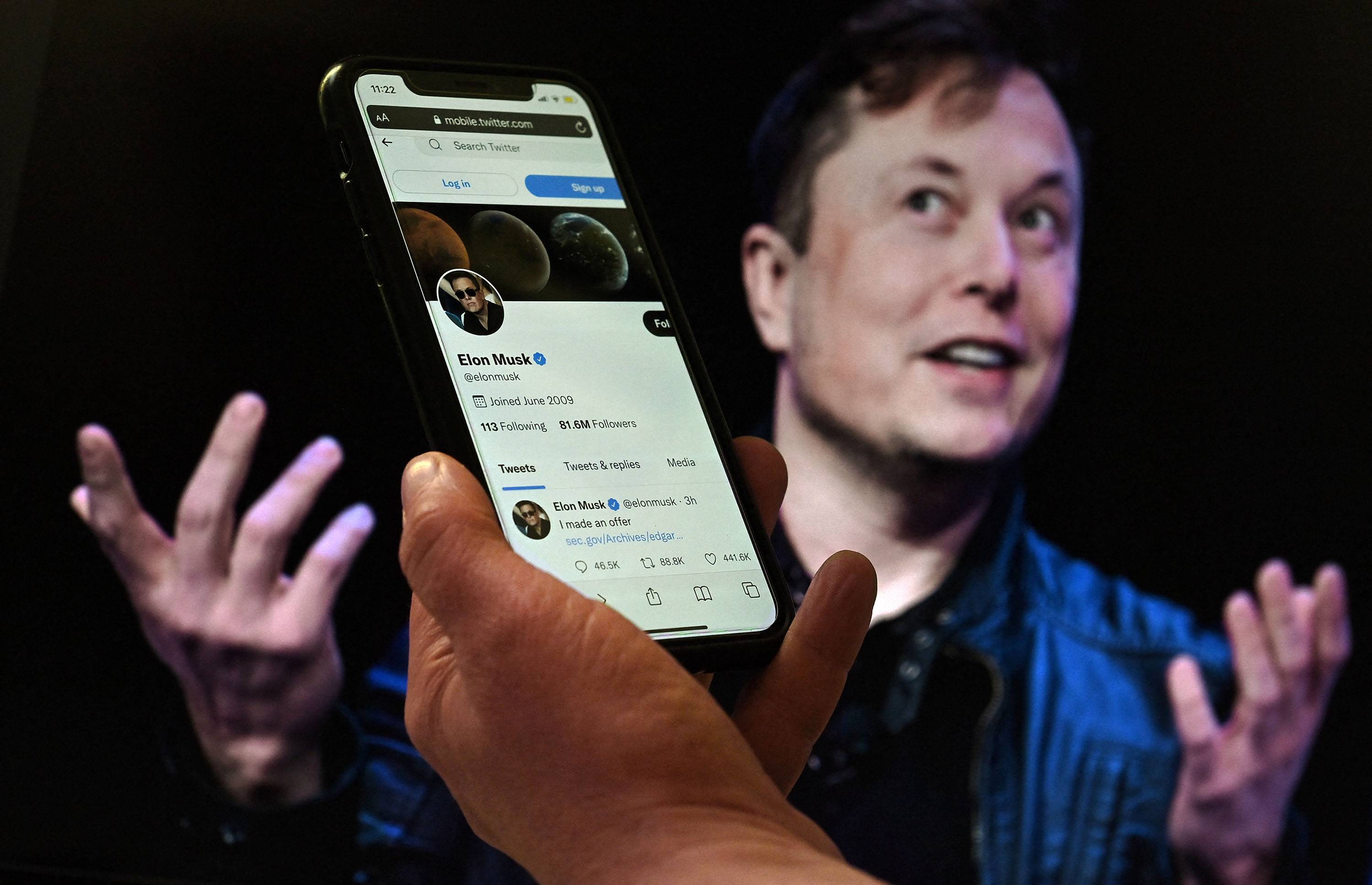 Elon Musk pulled the plug on his deal to buy Twitter on Friday, accusing the company of 'misleading' statements about the number of fake accounts, a regulatory filing showed. | AFP-JIJI