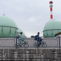 Tokyo Gas storage tanks at the company\'s Hiranuma facility in Yokohama | BLOOMBERG