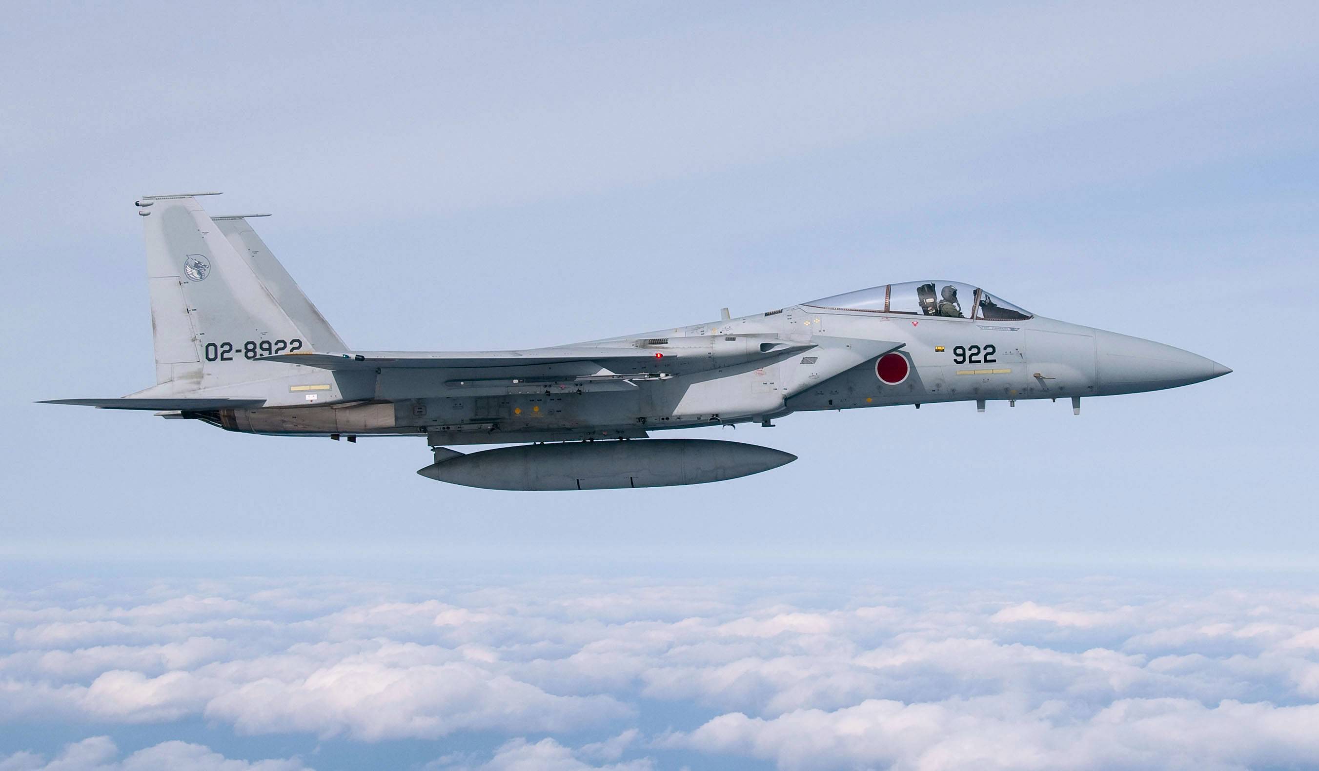 An Air Self-Defense Force's F-15 fighter jet. Including aircraft that flew several times, 20 ASDF fighter jets, 29 fighters and two warplanes of the U.S. Air Force, and a U.S. Navy patrol plane, participated in recent joint drills. | ASDF / VIA KYODO