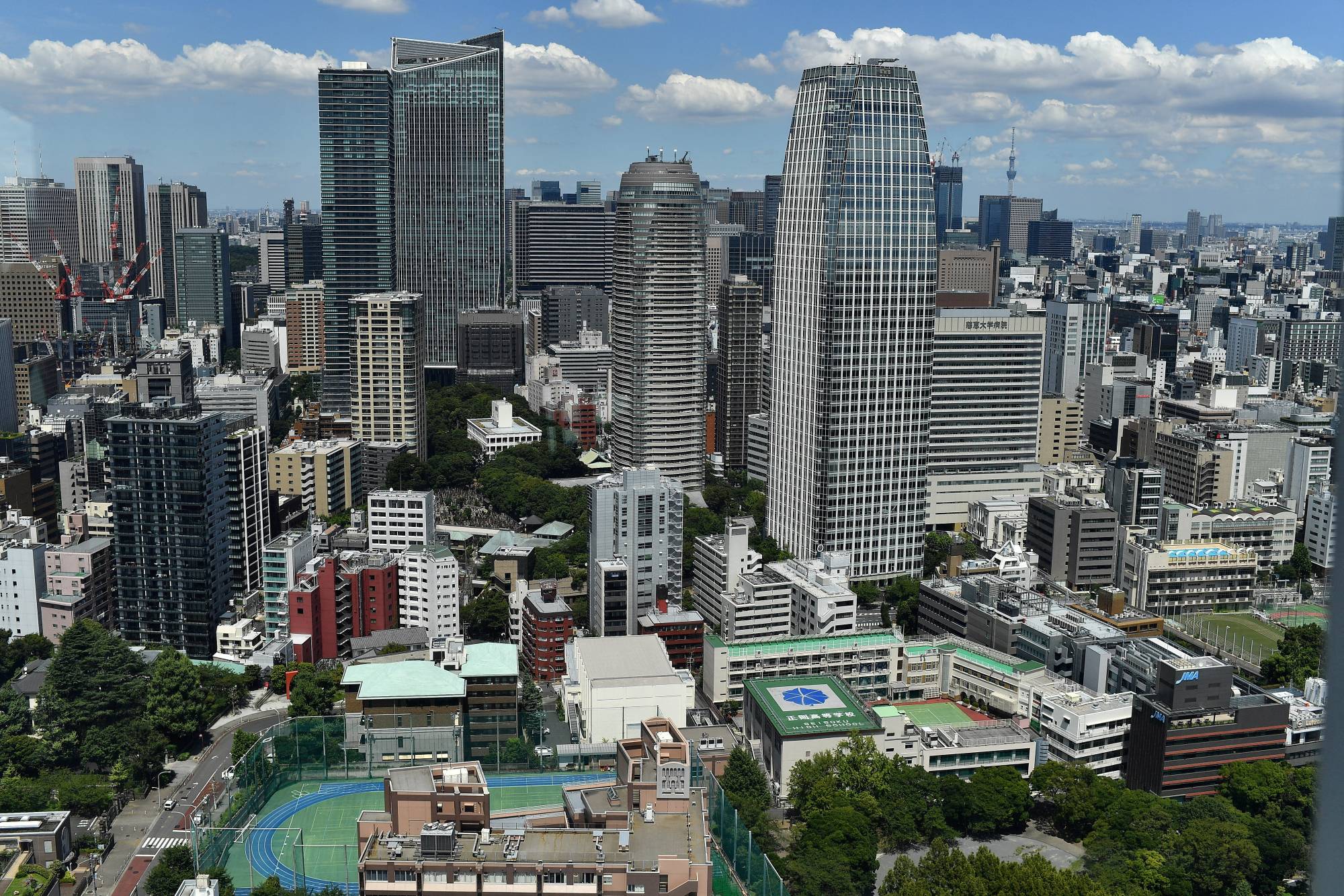 Partly because of the falling yen value against the U.S. dollar and other currencies, Tokyo has tumbled to the ninth-most expensive city for people working abroad this year from third a year earlier. | REUTERS