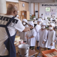 Pupils at Nanbu elementary school in the village of Minamiminowa, Nagano Prefecture. Numbers of younger students in the village increased by 6% in the decade to 2020, bucking a nationwide trend that has seen numbers drop elsewhere. | KYODO