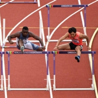 (From left) Britain\'s David King, Cyprus\' Milan Trajkovic, USA\'s Devon Allen, Liberia\'s Wellington Zaza and Japan\'s Shunsuke Izumiya compete in the men\'s 110-meter hurdle heat during the World Athletics Championships at Hayward Field in Eugene, Oregon, on Saturday. | AFP-JIJI