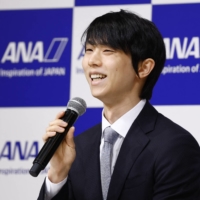 Figure skater Yuzuru Hanyu holds a news conference in Tokyo on Tuesday to announce his retirement from competition in the sport. | REUTERS
