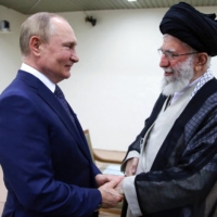 Iranian Supreme Leader Ayatollah Ali Khamenei\'s receives Russian President Vladimir Putin in Tehran on Tuesday.   | KHAMENEI.IR / VIA AFP-JIJI
