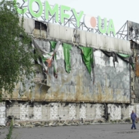 The destroyed Fabrika shopping mall in Kherson on Wednesday. Ukraine has urged residents of Kherson region to evacuate because of its looming counteroffensive.  | AFP-JIJI