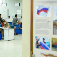 Residents apply for Russian citizenship in Kherson on Thursday. | AFP-JIJI