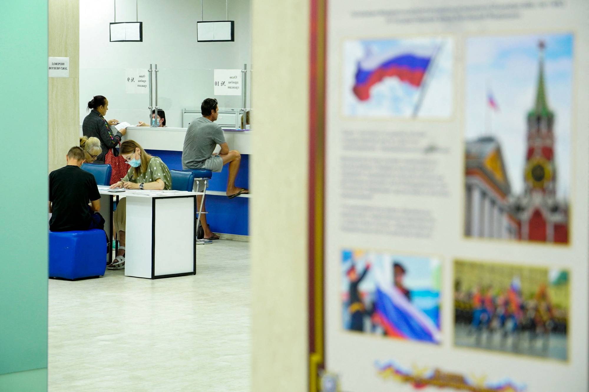 Residents apply for Russian citizenship in Kherson on Thursday. | AFP-Jiji