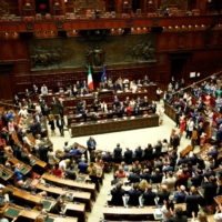 Attendees applaud Italy\'s Prime Minister Mario Draghi as he arrives to address the lower house of parliament ahead of a vote of confidence for the government after he tendered his resignation last week in the wake of a mutiny by a coalition partner, in Rome, on Thursday. | REUTERS