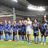 Nadeshiko Japan players greet supporters after winning the EAFF E-1 Women\'s Championship with a draw against China in Kashima, Ibaraki Prefecture, on Tuesday. | KYODO