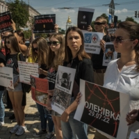 Demonstrators in Kyiv call for international action Saturday over deaths at the Russian-controlled Olenivka prison camp. | LAURA BOUSHNAK / THE NEW YORK TIMES






