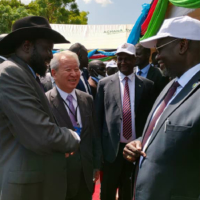 South Sudan President Salva Kiir (left), JICA President Akihiko Tanaka and First Vice President Riek Machar (right) speak at the opening ceremony of the Freedom Bridge in Juba on May 19. | Japan International Cooperation Agency