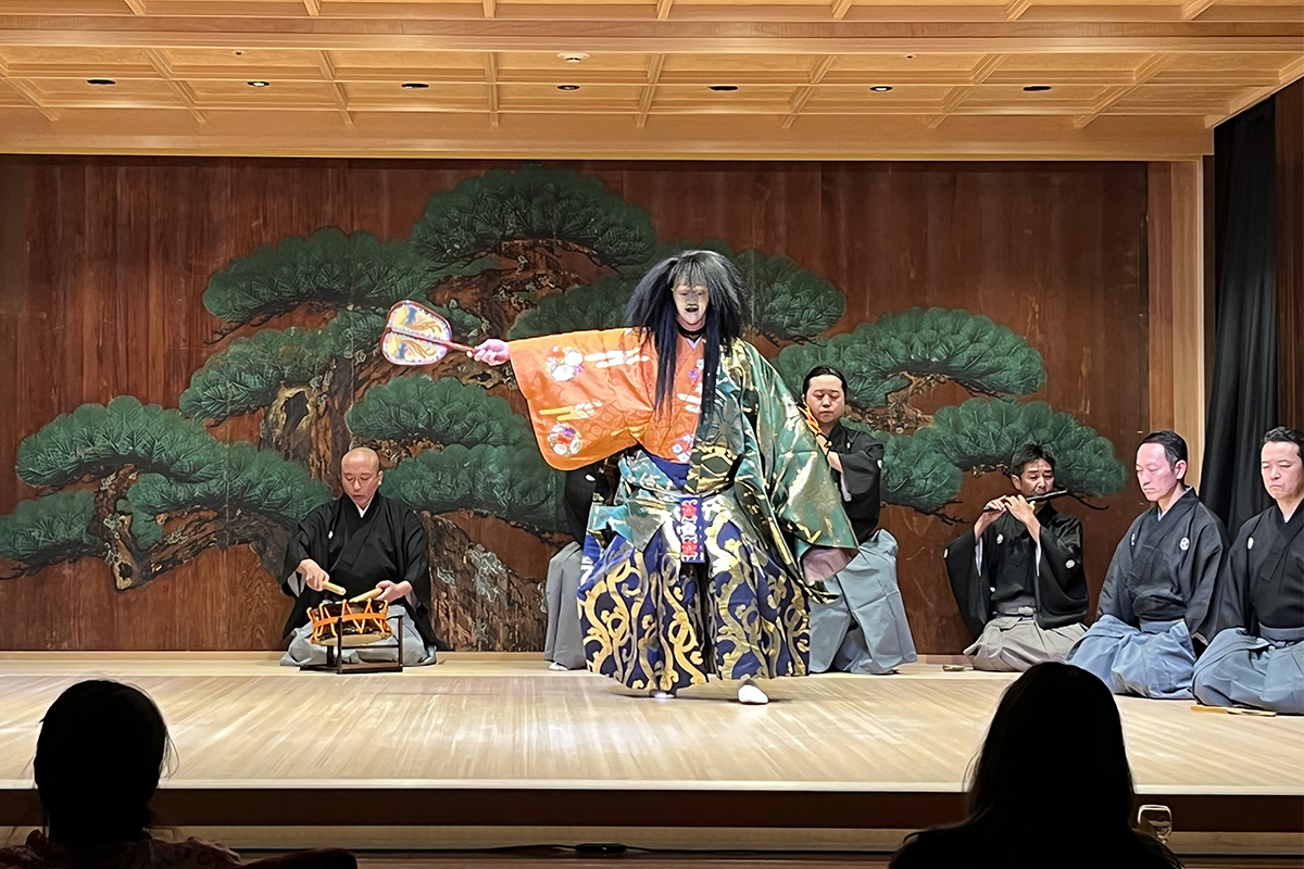 A scene from noh play &#0034;Kantan&#0034; is performed in the Kita-ryu style at Suigian on July 26 in Tokyo. | BLOOMBERG